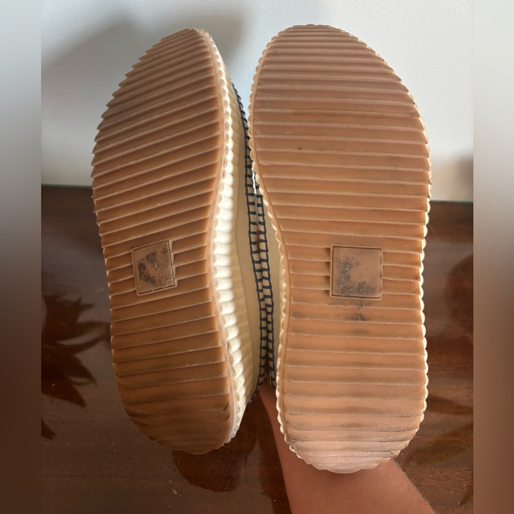 Dolce Vita Sneakers - Picture 5 of 6